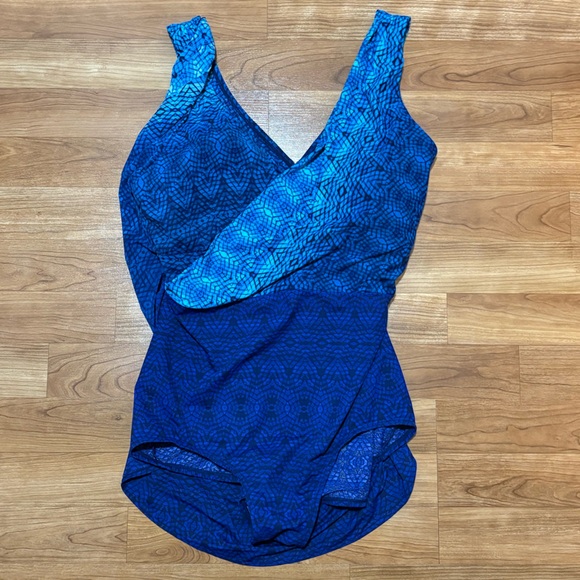 Lands' End Other - Lands End One Piece Swimsuit SlenderSuit Tummy Control Beachy Coastal Blue 18P